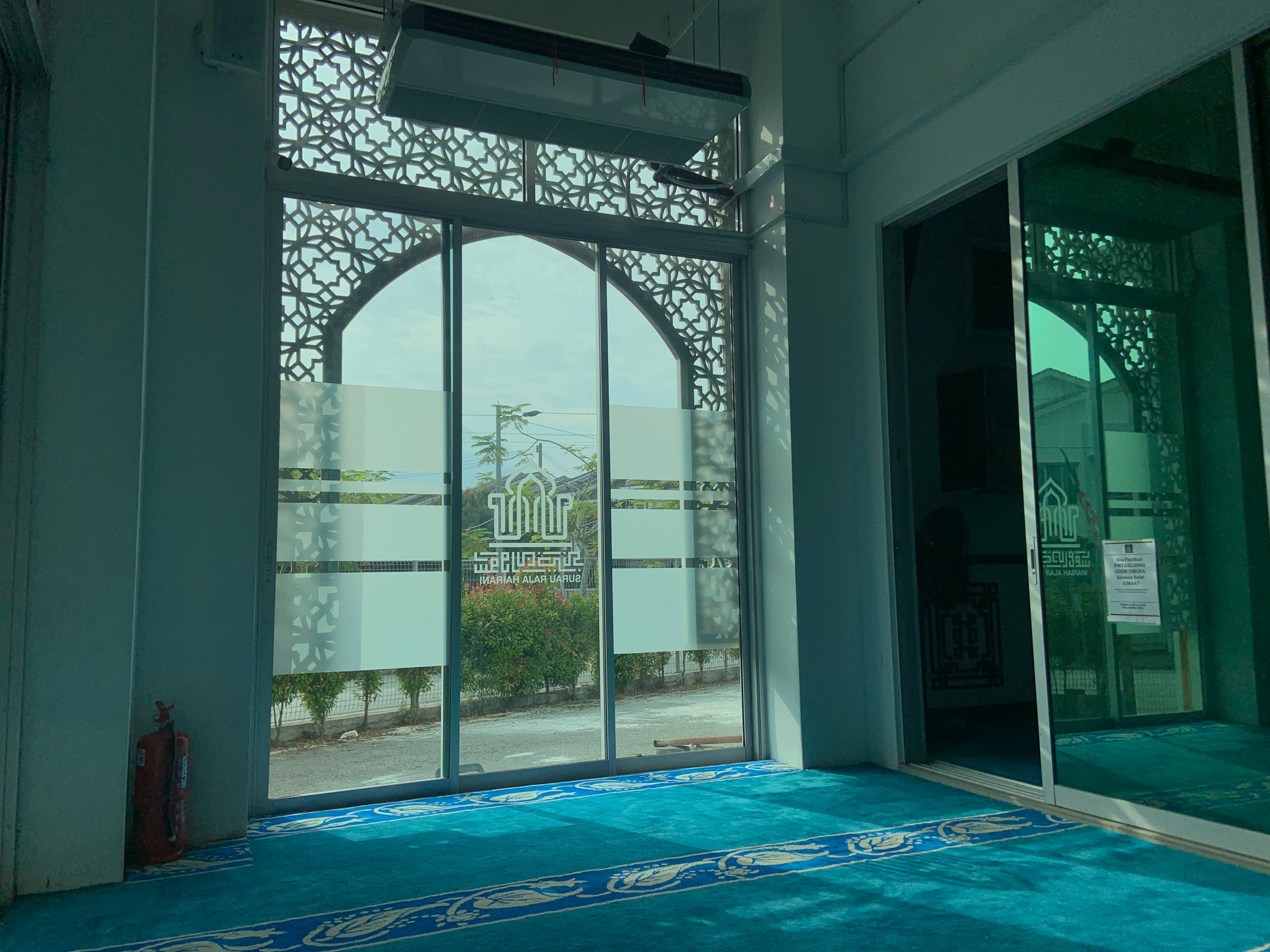 Interior Surau Raja Hairani